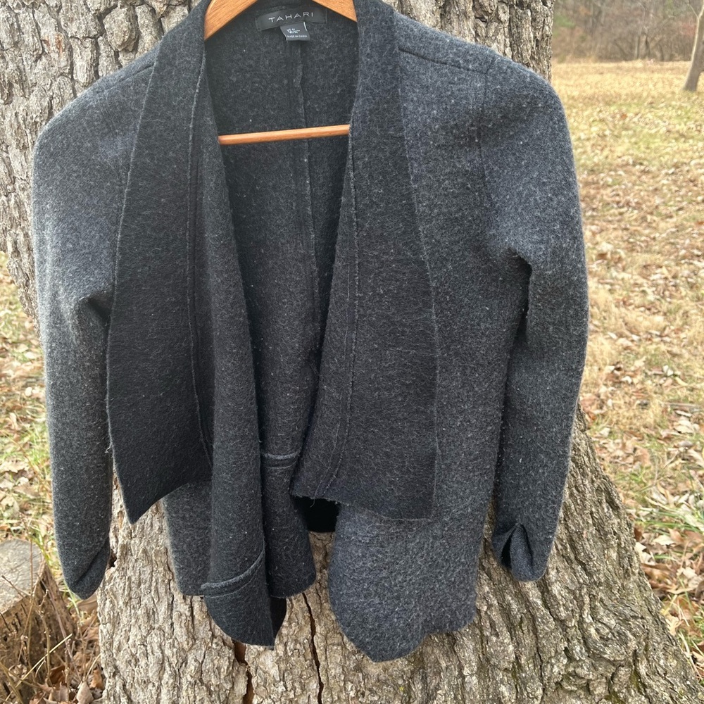 ⭐️Tahari Cardigan in size M